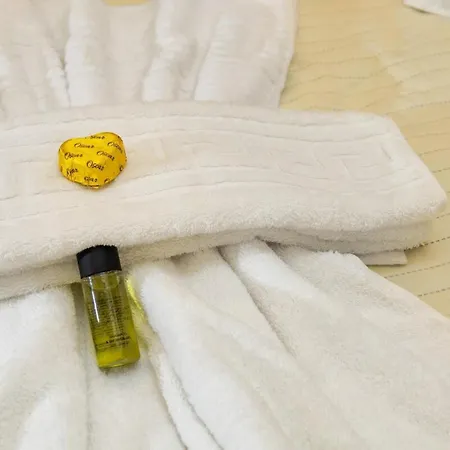 Nicole In Center Chania *