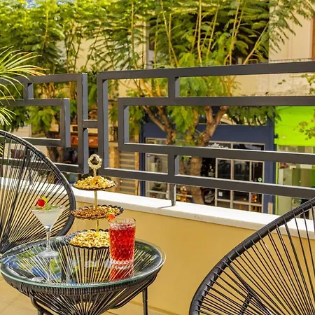 Nicole In Center Chania 干尼亞