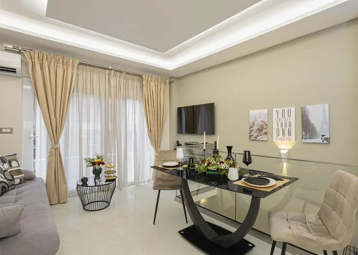 Nicole In Center Chania *